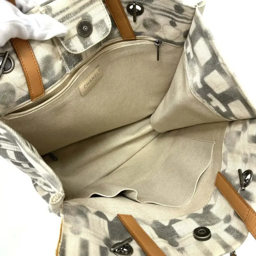 CHANEL Cream Shoulder Bag